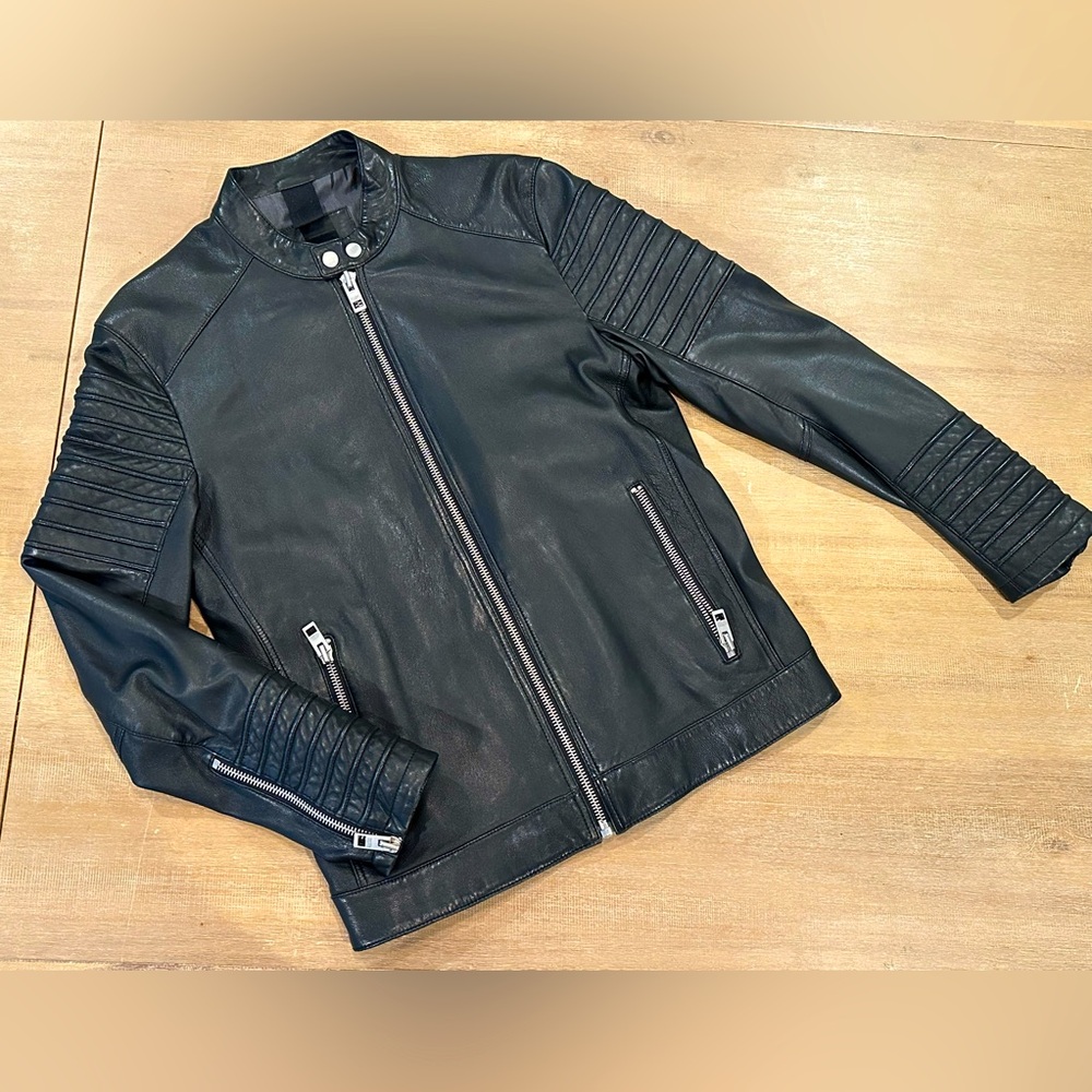 Boss black Biker leather jacket! Size US 40R or M in excellent condition